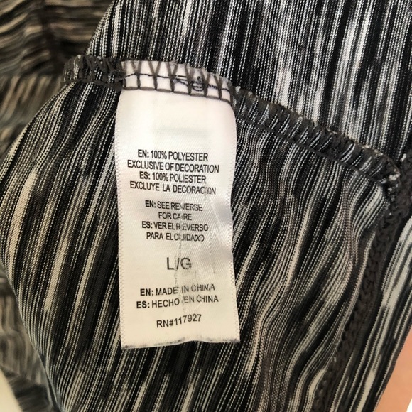 FINAL PRICE 🚨 | Reebok Striped Workout Top - Picture 5 of 5